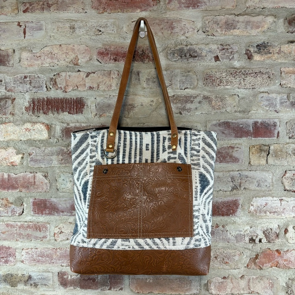 Myra bag leather and textile